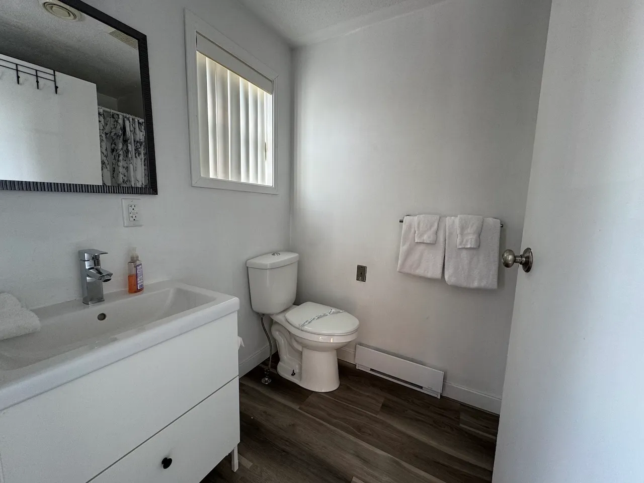 Room 18 - Bathroom