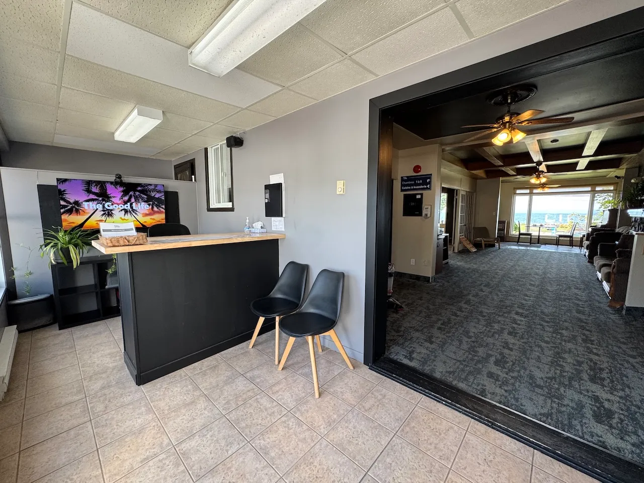 Reception desk