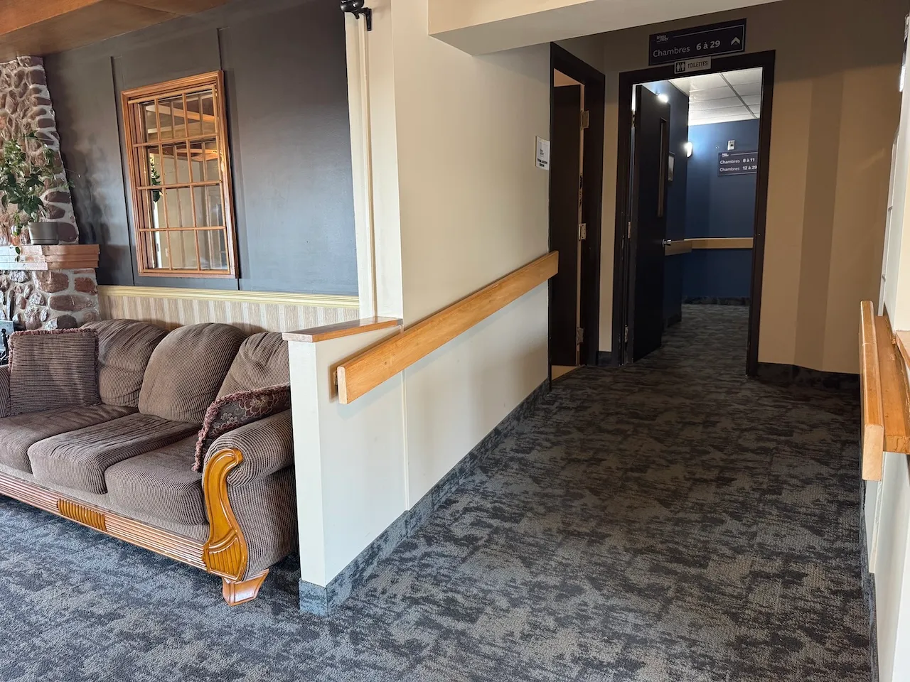 access ramp towards the rooms
