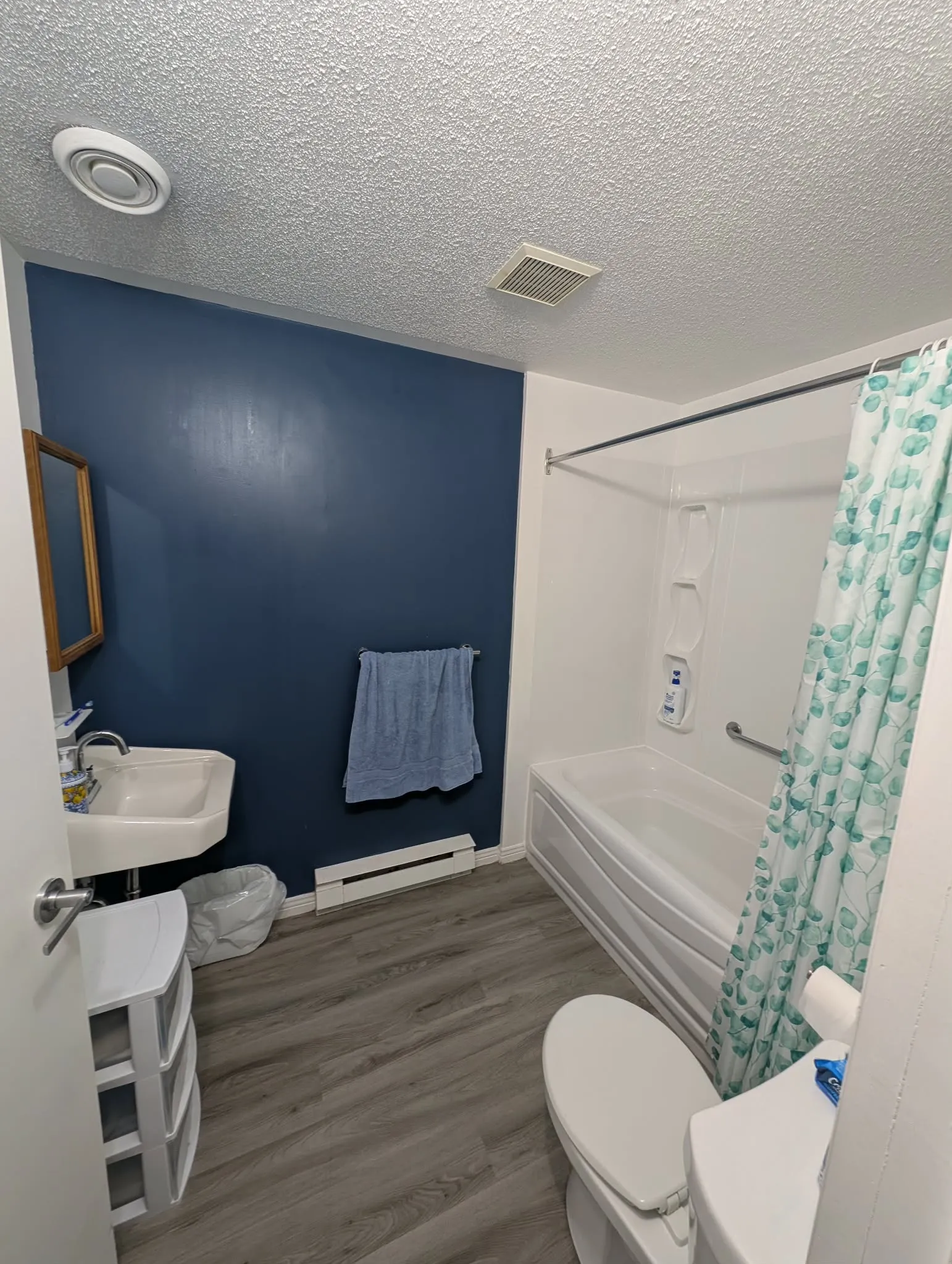 Room 15 - Bathroom