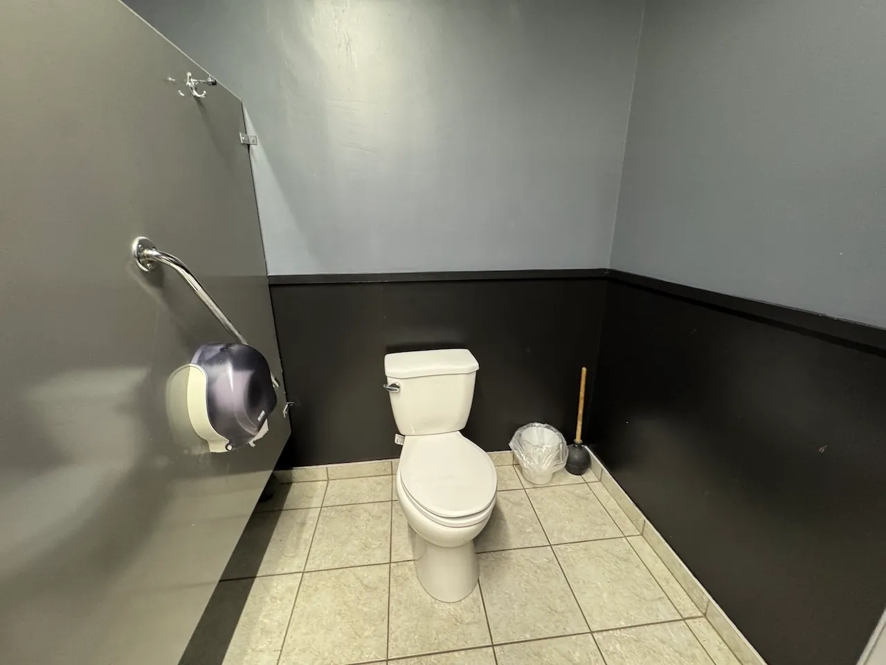 Adapted toilet cubicle
