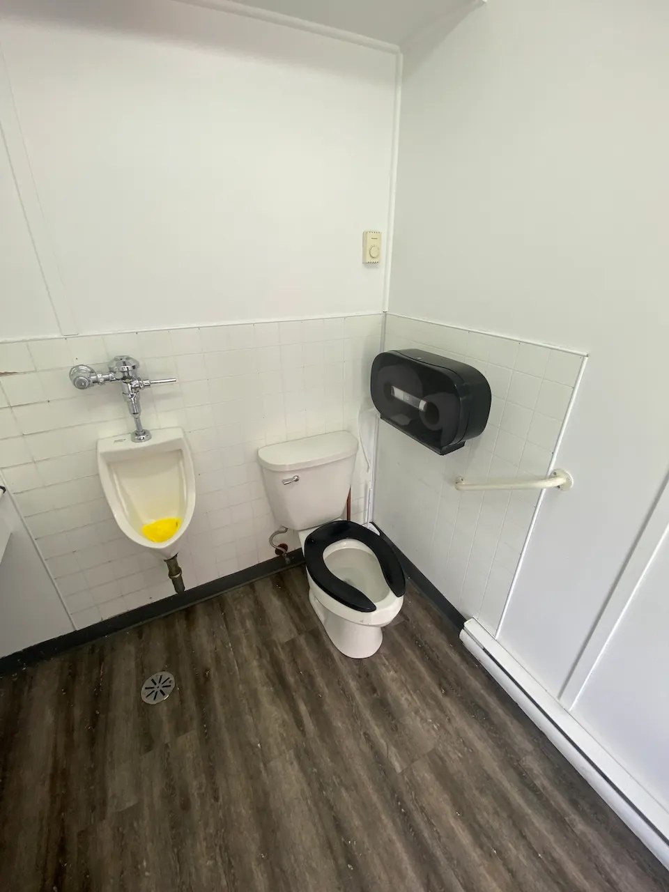 Salle de toilette universelle - homme