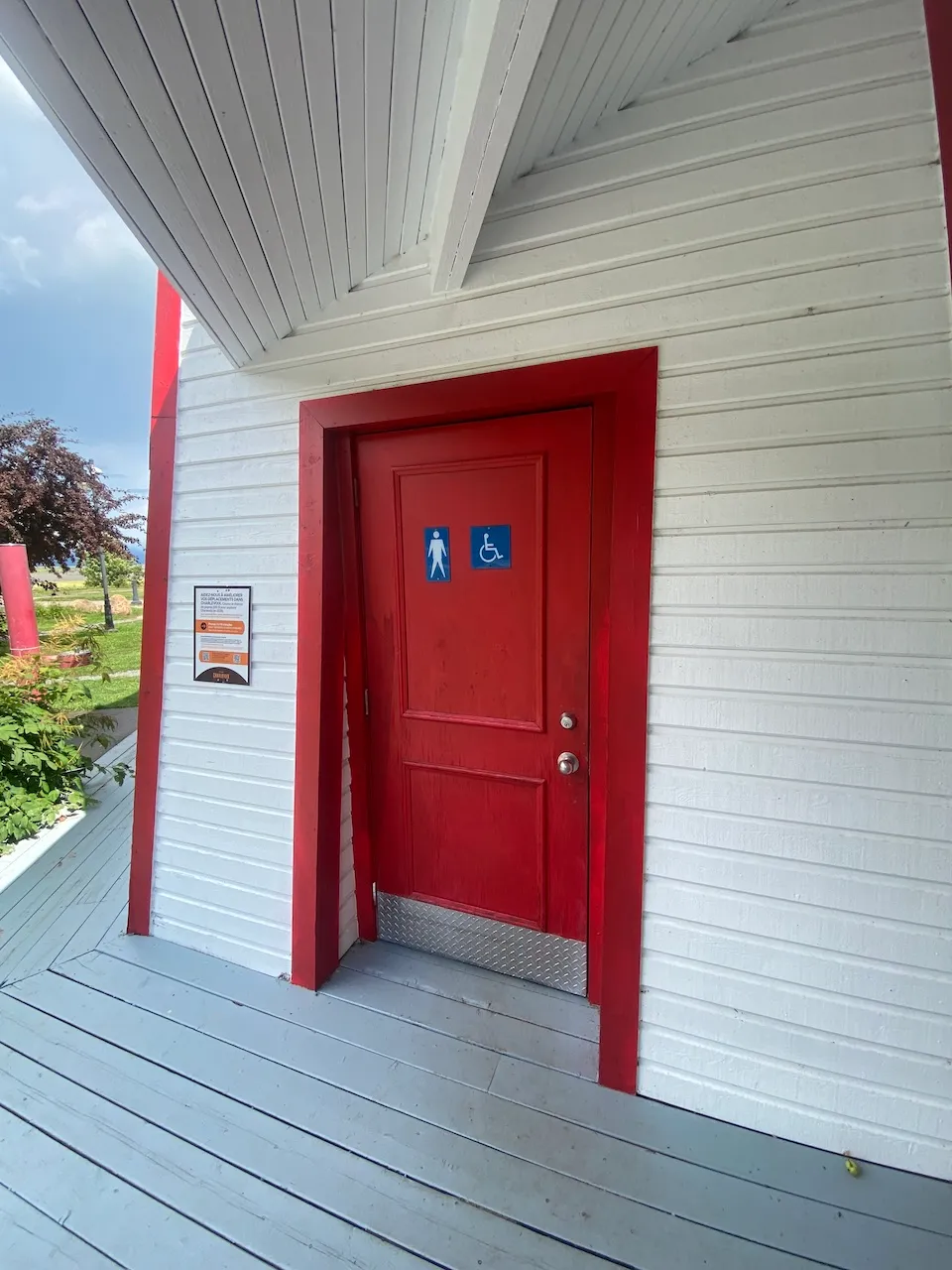 Entrée - salle de toilette universelle