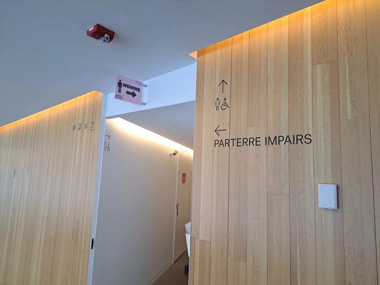 Salle de toilettes - Hommes