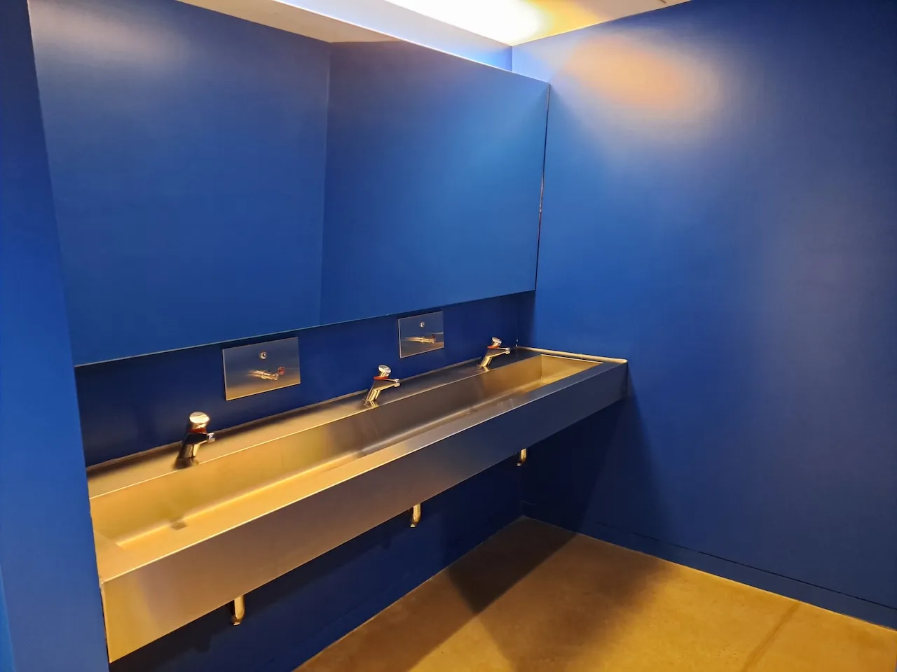 Salle de toilettes - Hommes