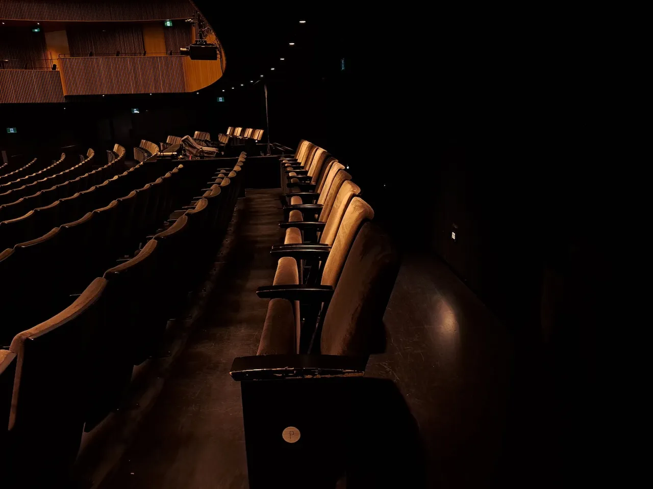 Parterre - Côté impair - Sièges amovibles