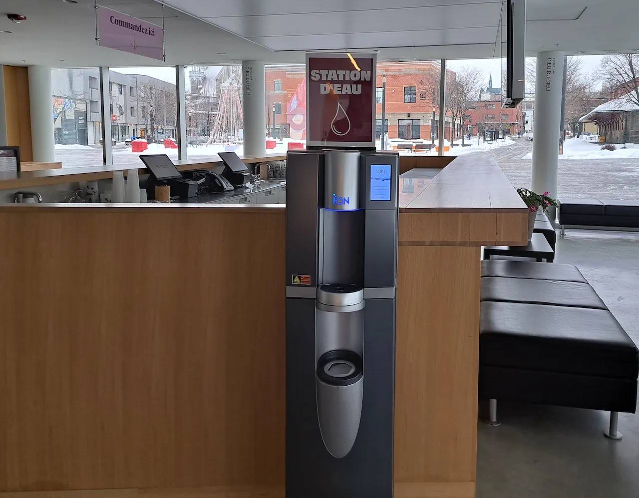 Station de remplissage d'eau - Près du bar