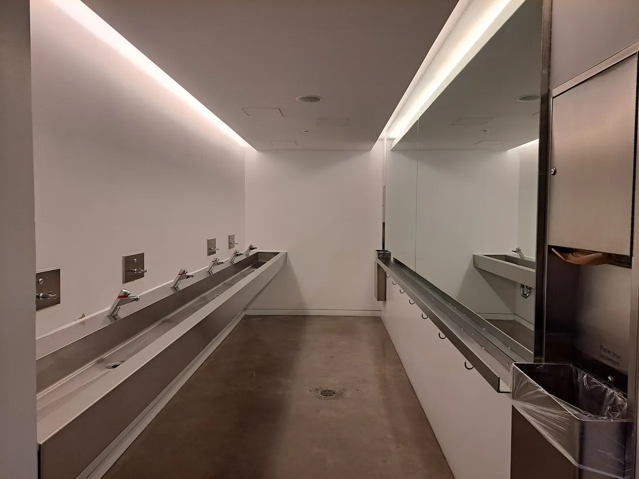 Salle de toilettes - Femmes