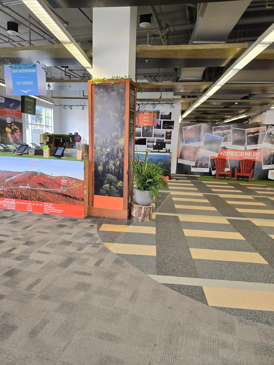 Intérieur du pavillon d'accueil