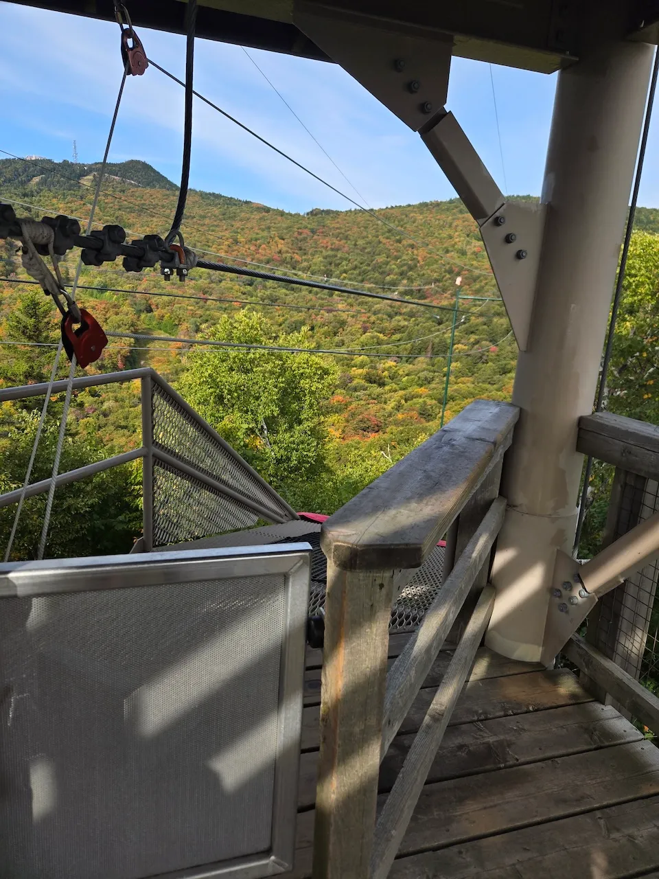 Clôture pour se rendre à la tyrolienne